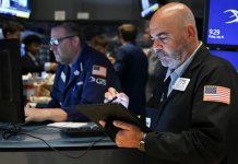 Chứng khoán Mỹ và giá dầu cùng giảm vì mối lo thuế quan