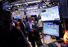 Chứng khoán Mỹ xanh rực, giá dầu giảm vì OPEC+ tăng sản lượng